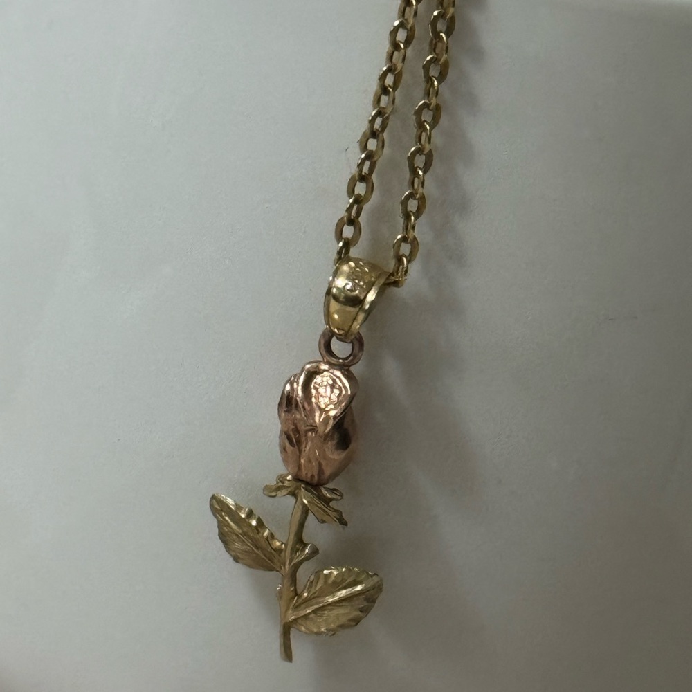 Like New Necklace-Single Rose Detail-2 Toned Yellow Gold/Rose Gold with Chain - Picture 9 of 15